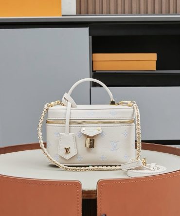 *SLEEPER HIT* - *Louis Vuitton Vanity Chain Pouch - White