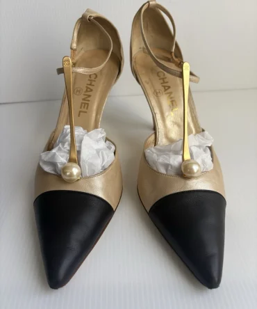 CHANEL CC LOGO FAUX PEARL STRAPS HEEL PUMPS 38.5 US 8-8.5 Two Tone